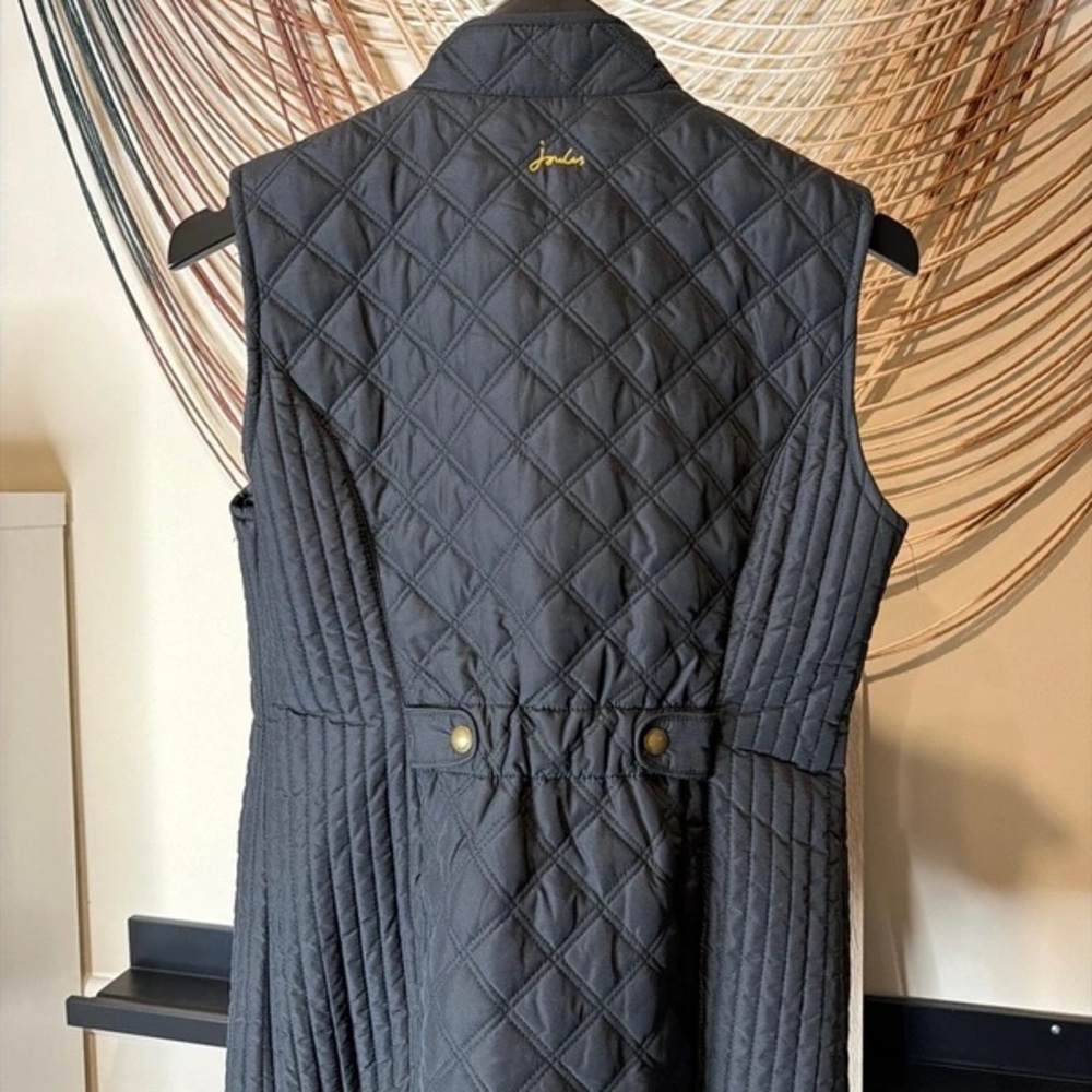 Quilted Sleeveless Zip-Front Vest in Dark Blue - Picture 4 of 5